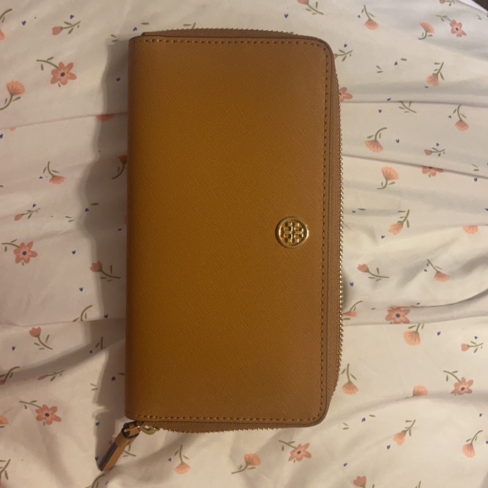 Brand new never used Tory Burch wallet